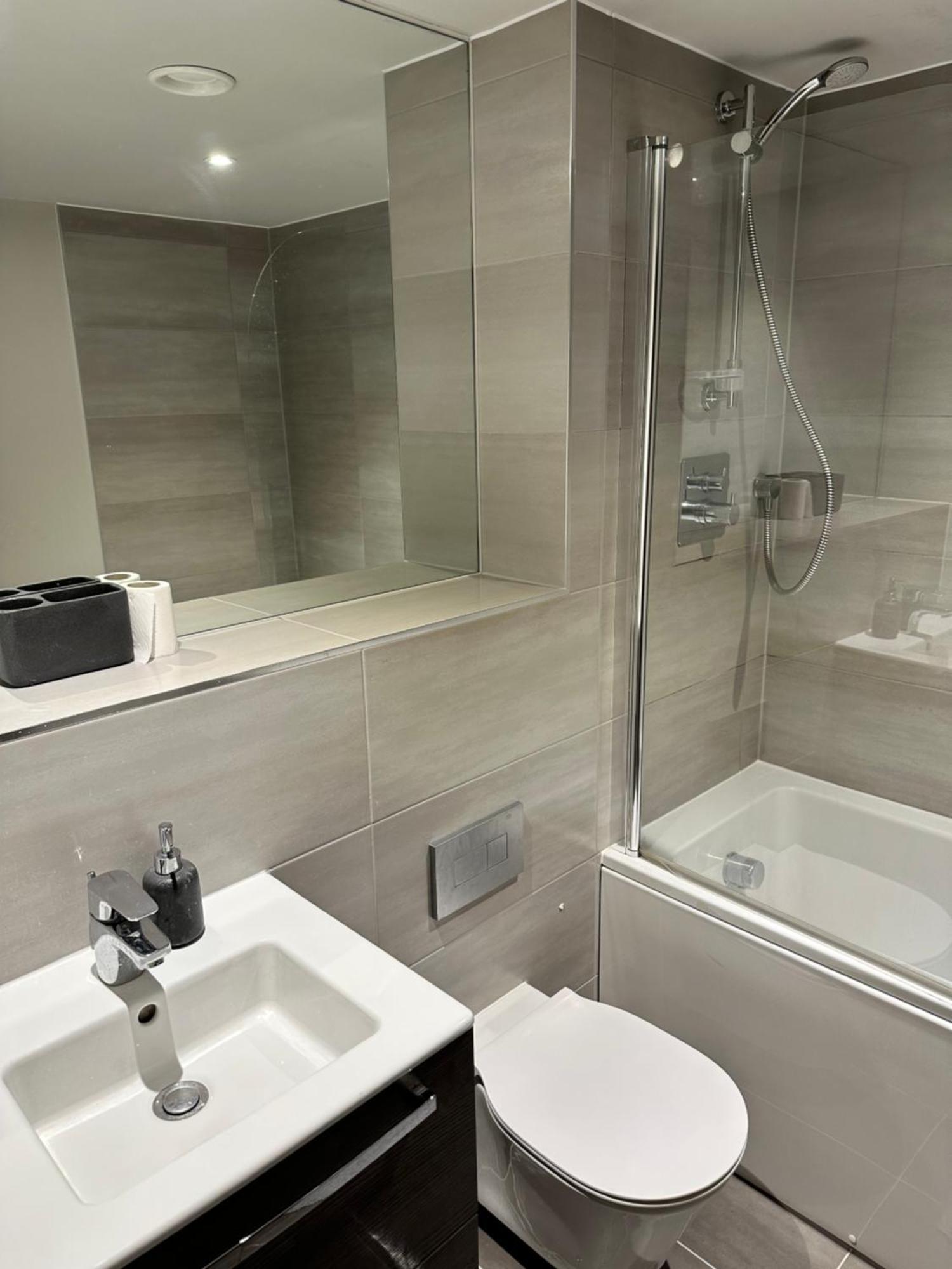 Luxury Modern Apartment *